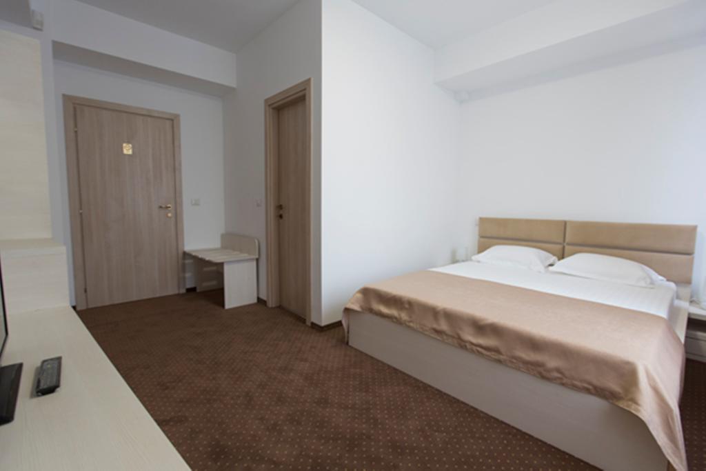 Hotel Thomas Бухарест Экстерьер фото