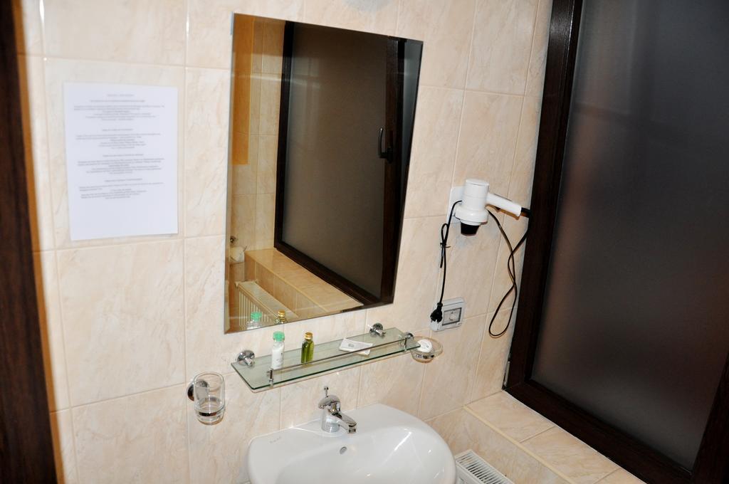 Hotel Thomas Бухарест Экстерьер фото